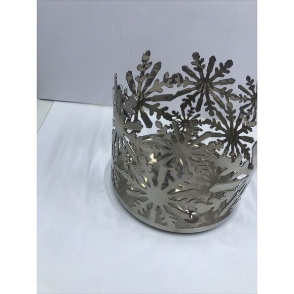 Slatkin Bath & Body Works 4 oz  Metal Sleeve Candle Holder Christmas  Snowflakes - Picture 3 of 8